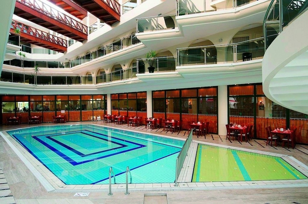 Lancora Beach Hotel 25/50