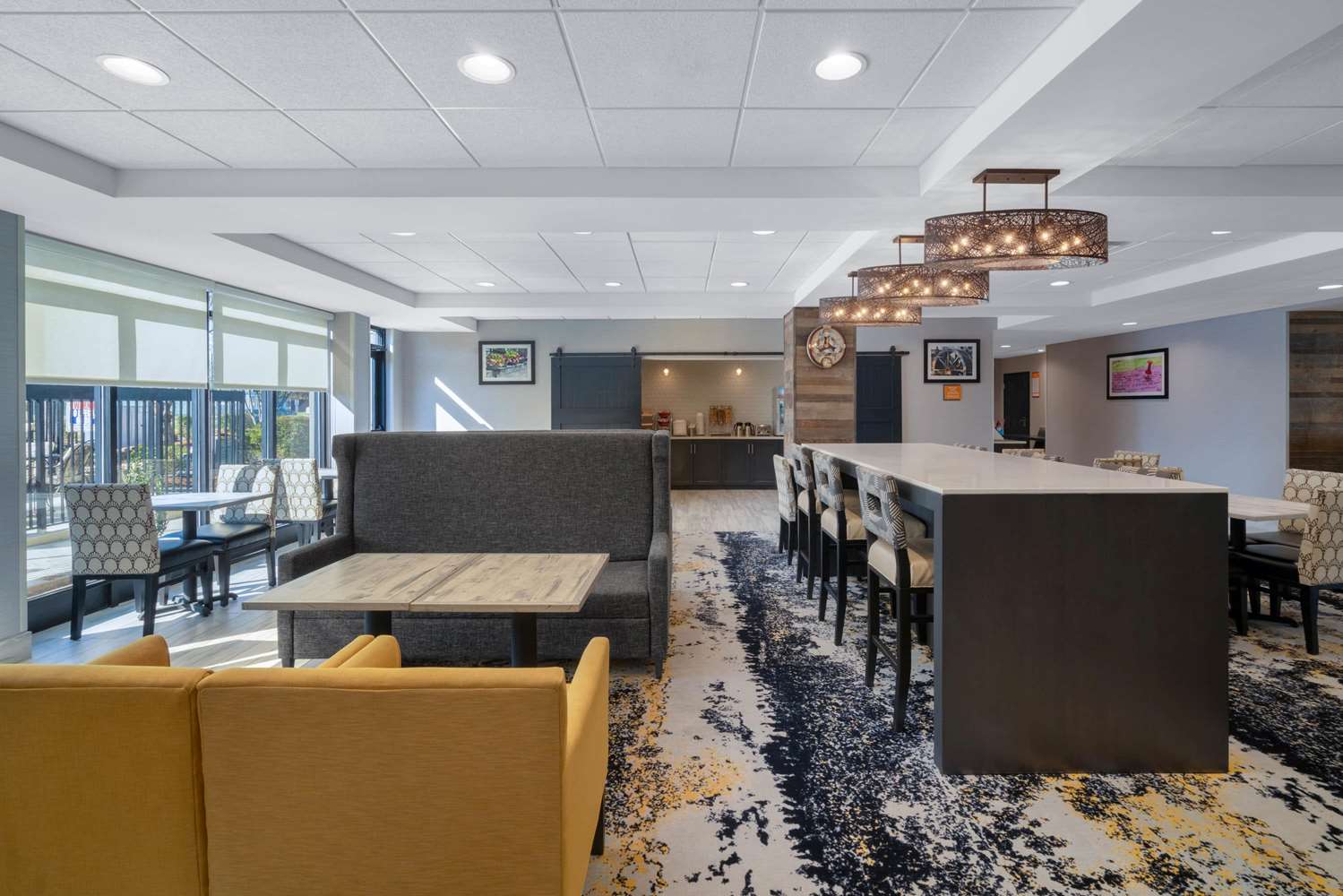 La Quinta Inn and Suites by Wyndham Raleigh Downtown North 2/47