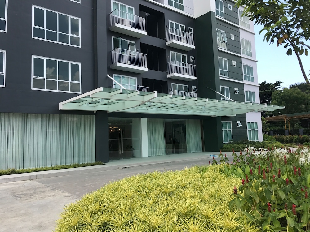 Studio Unit At Abreeza Place 3/50