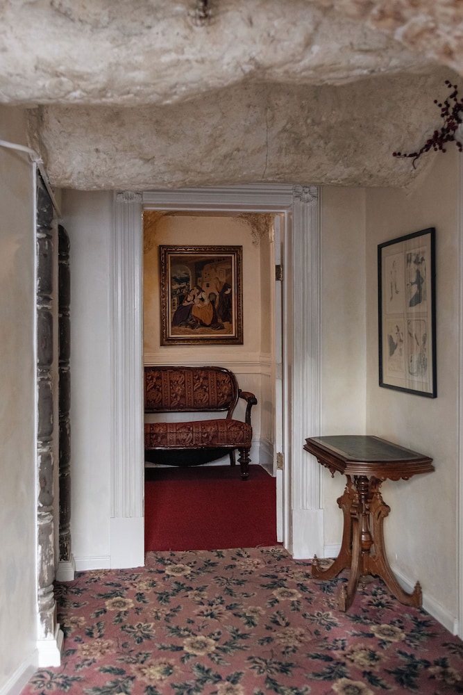 Chateau Tivoli Bed and Breakfast 12/50