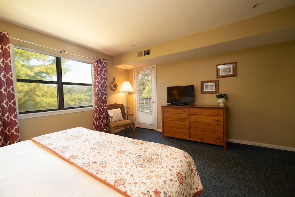 Pointe Royale Condominium Resort & Golf Course 21/81