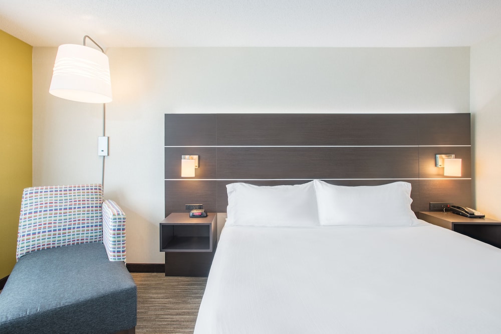 Holiday Inn Express Hotel And Suites Boston Marlboro 15/63
