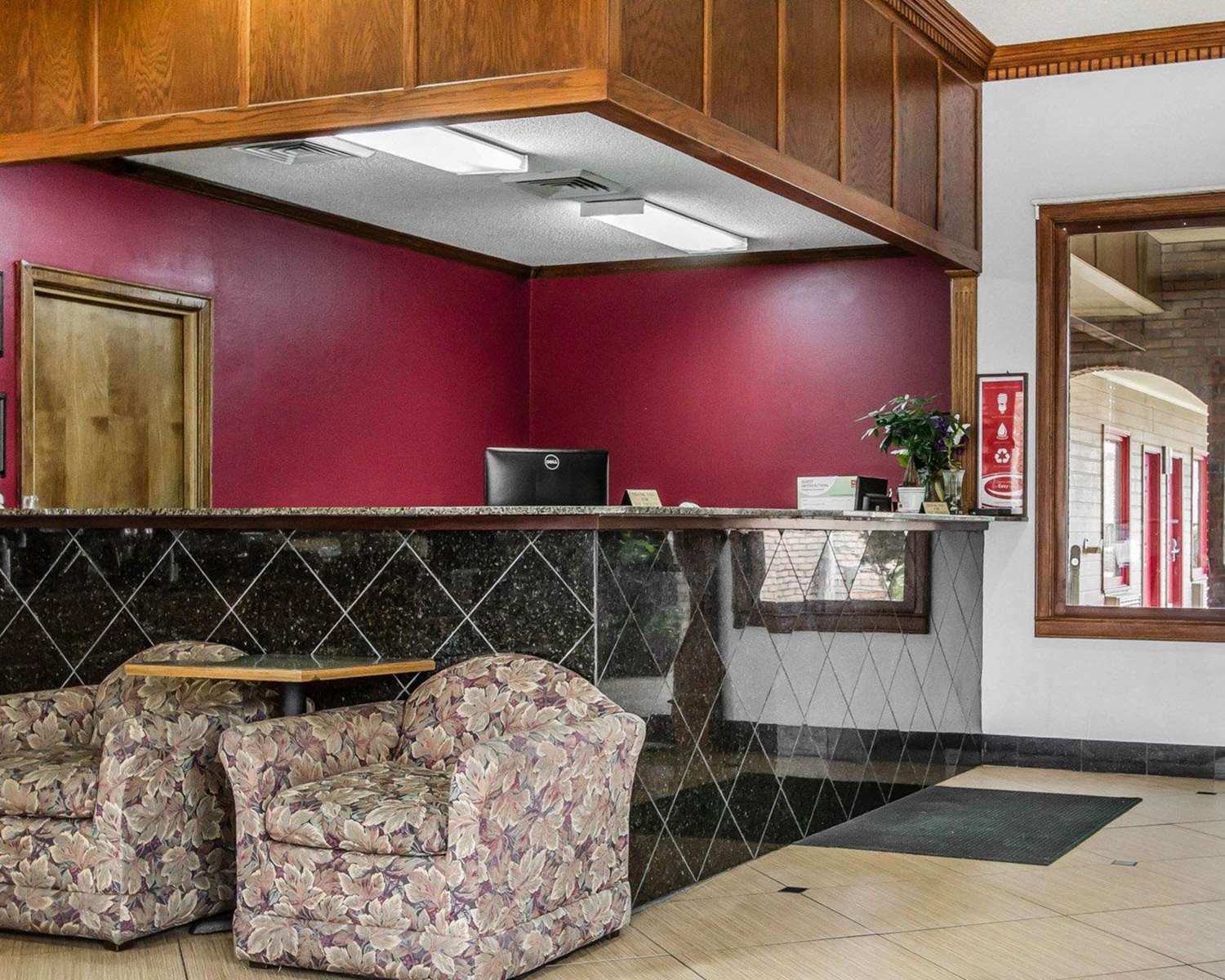 Econo Lodge Inn & Suites Enterprise, AL 7/33