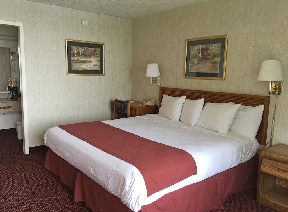 Super 8 by Wyndham Riverside AL 13/44