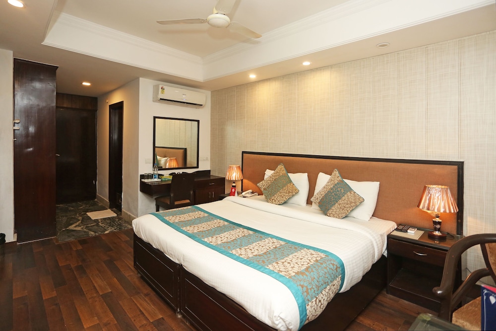 Oyo 11451 Hotel Auston 8/16