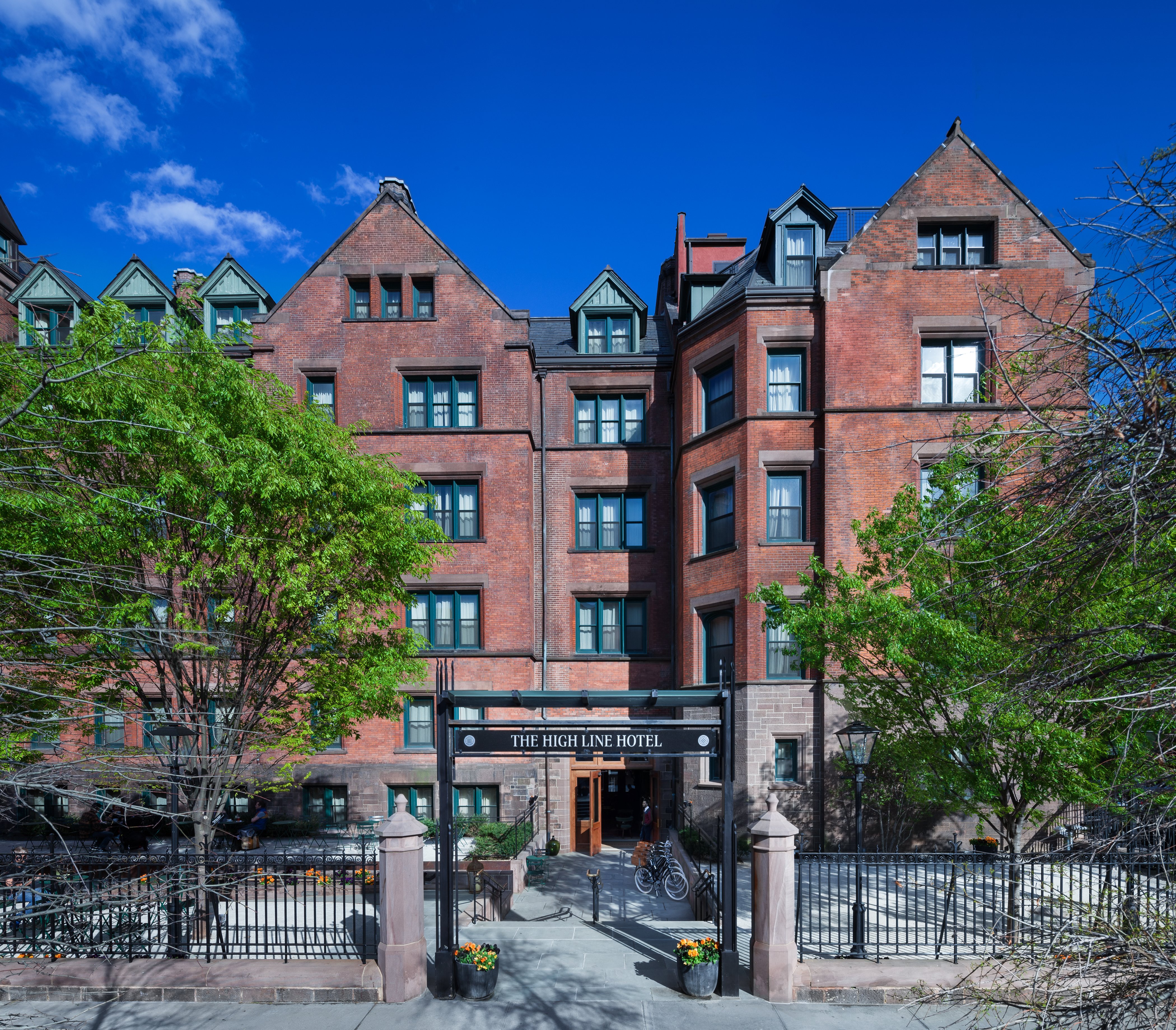 THE HIGH LINE HOTEL 47/48