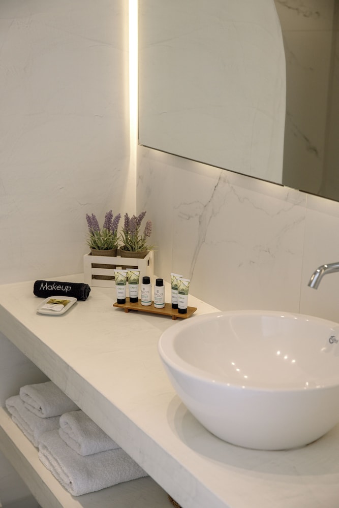 Onyx Hotel & Suites 60/60