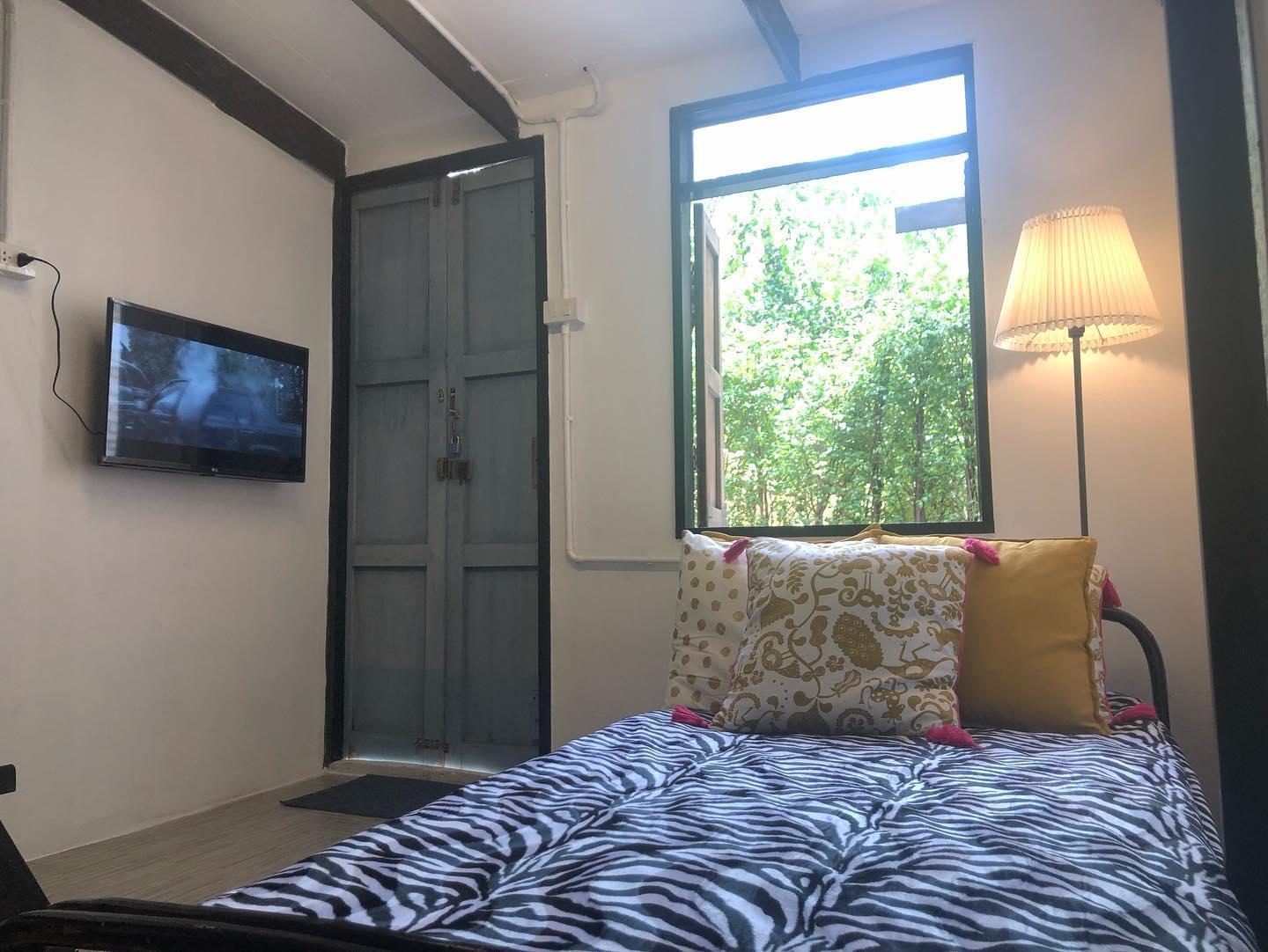 Courtyard, Suite