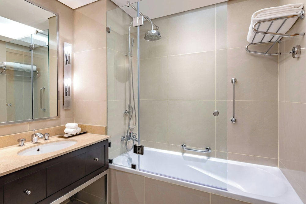 Qabila Westbay Hotel by Marriott 64/65