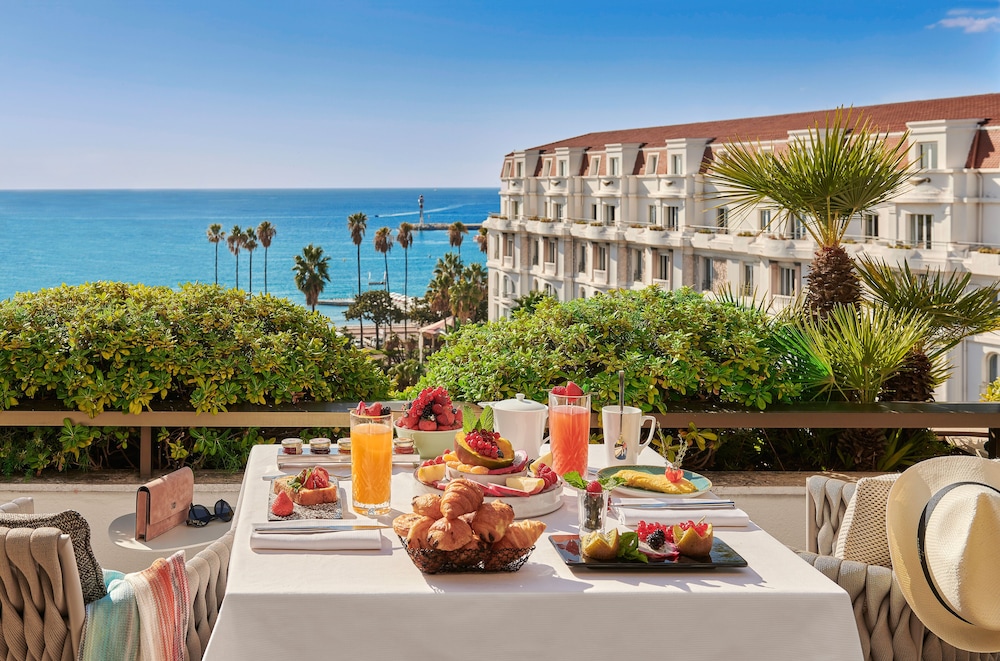 Hotel Barriere Le Gray D Albion Cannes 54/75