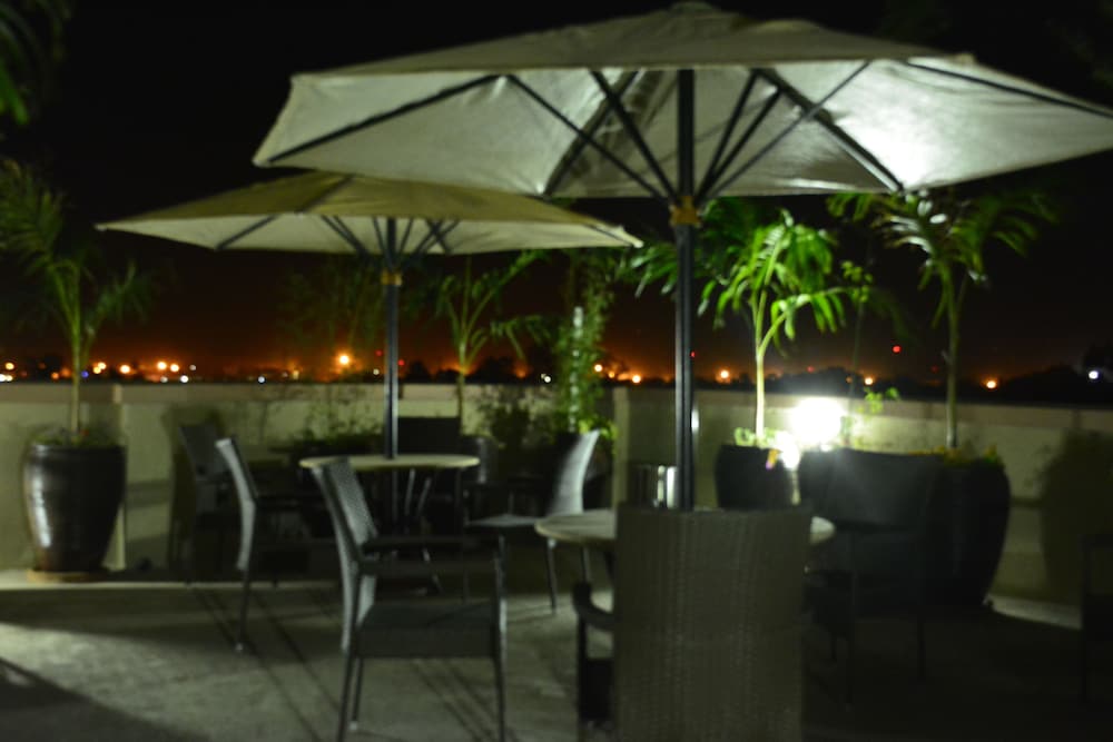 Eagle Palace Hotel 20/22
