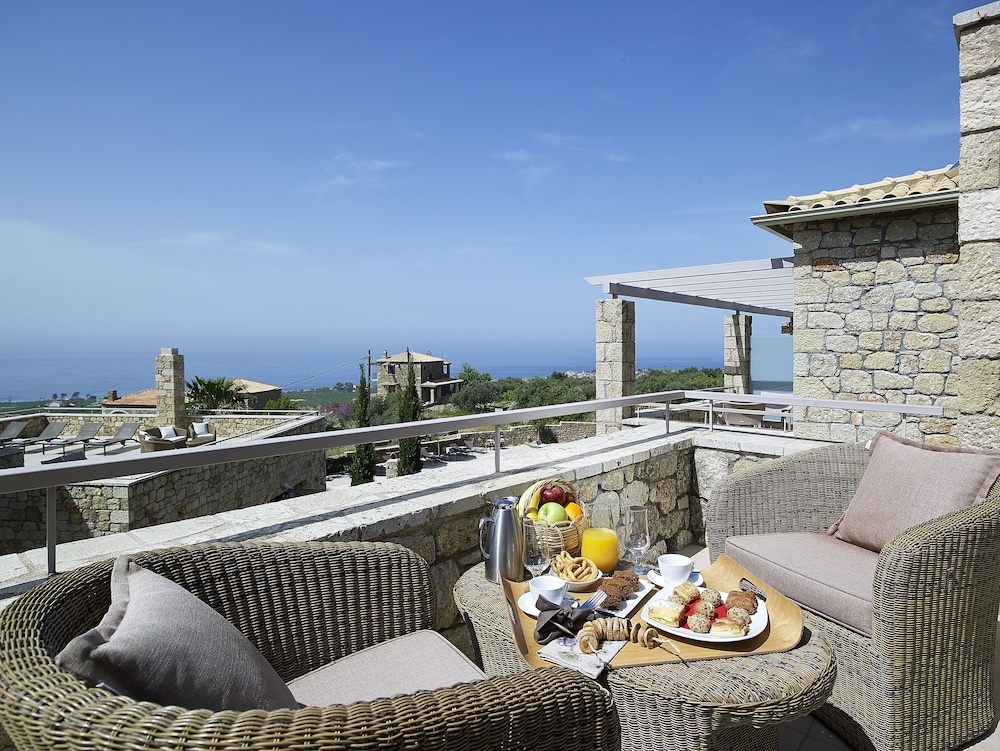 Anaxo Resort 3/69