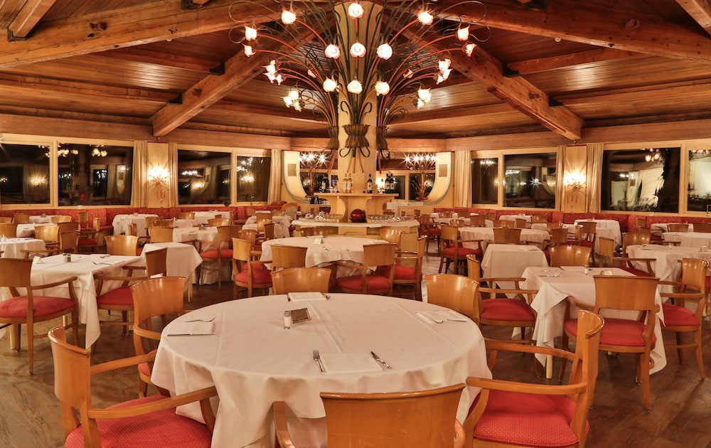 Th Madonna Di Campiglio Golf Hotel 55/74