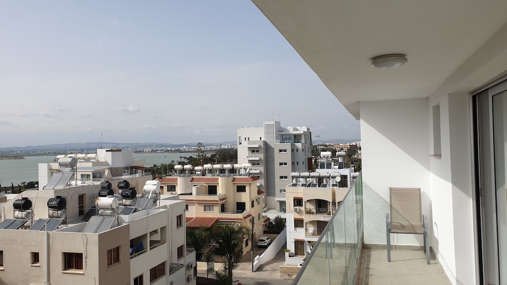 La Veranda Hotel 40/44