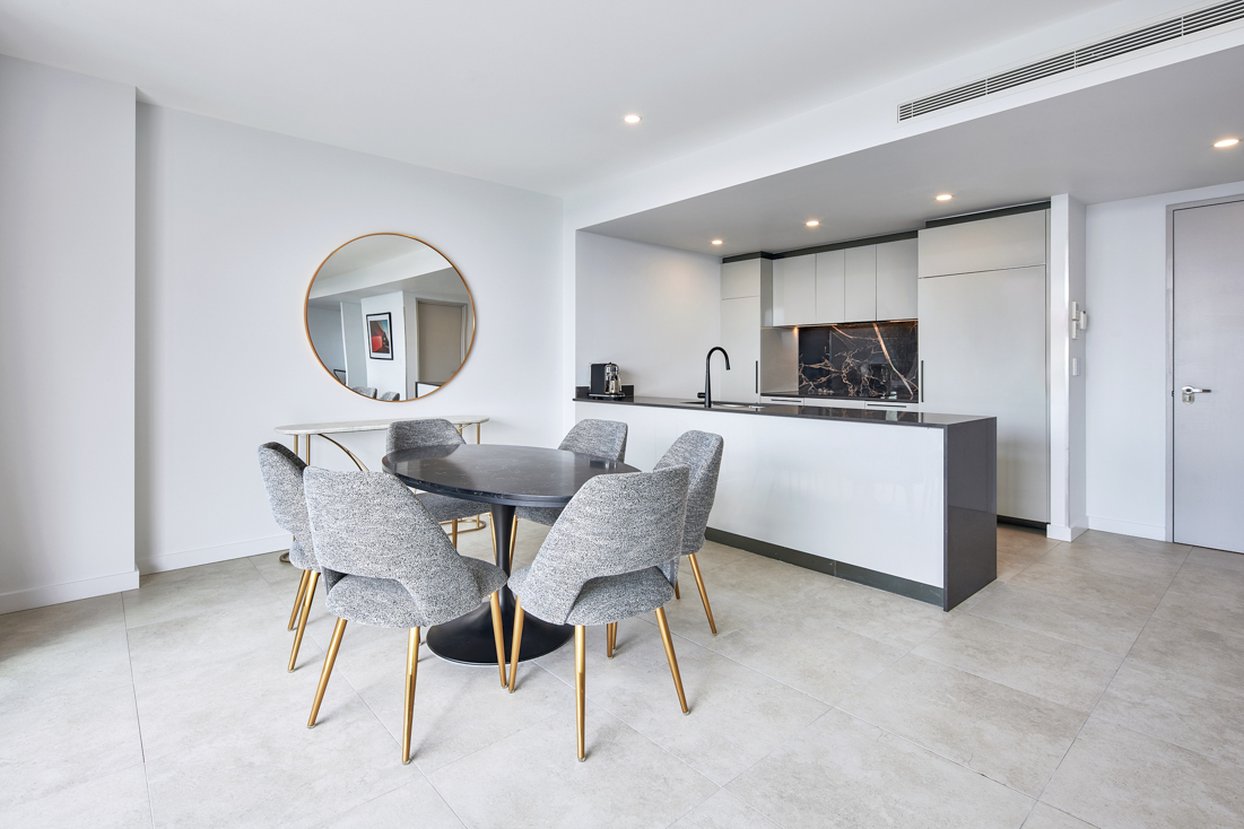 Meriton Suites Canberra 8/50