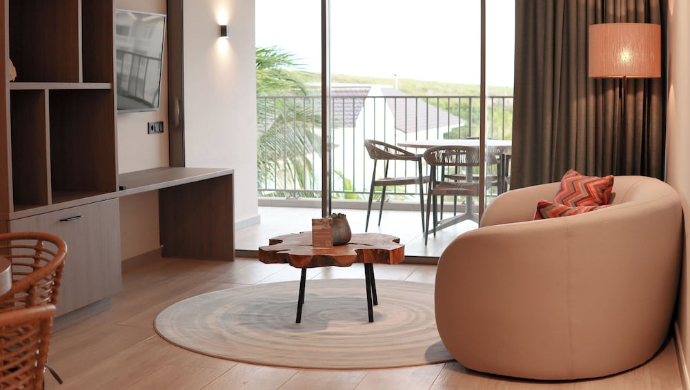 Dolphin Suites 30/50