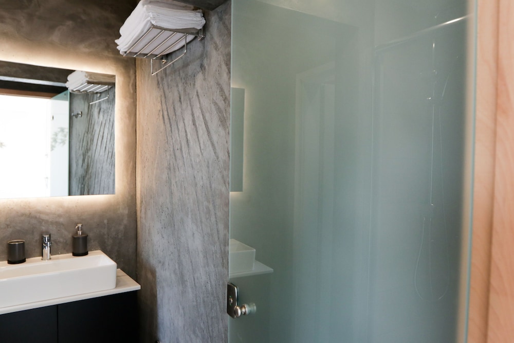 V36 Suites 17/20