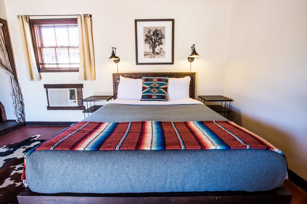 Pioneertown Motel 24/53