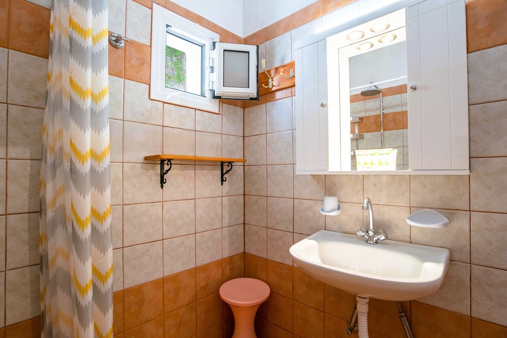 Kontaratos Studios & Apartments 42/50