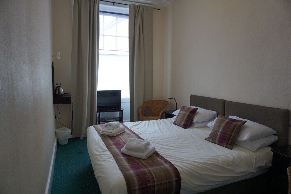 The Kelvin Hotel 7/62