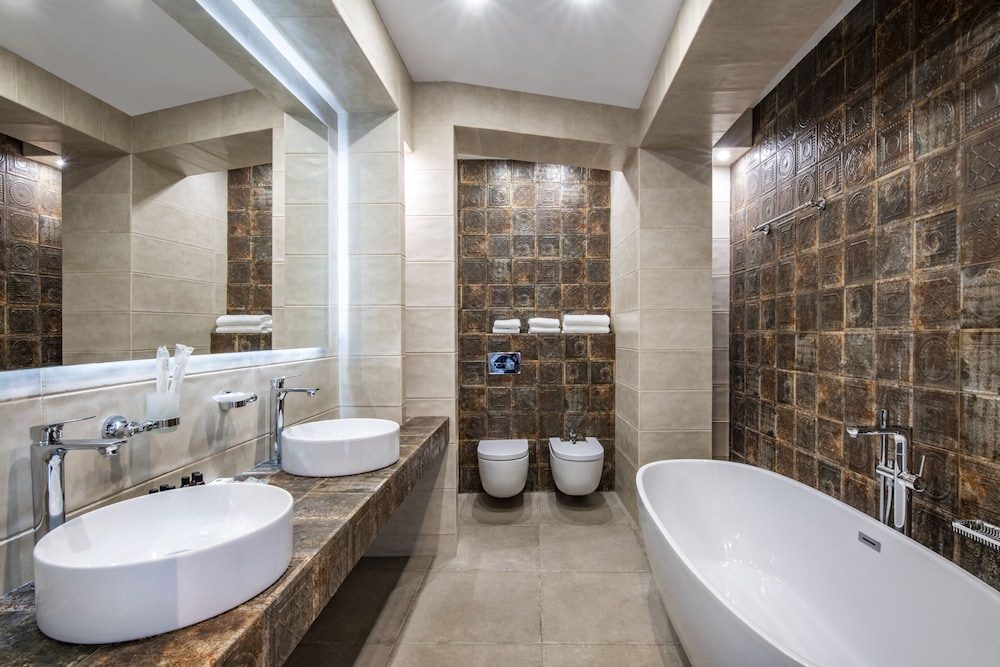 Hotel Address 9D 50/54