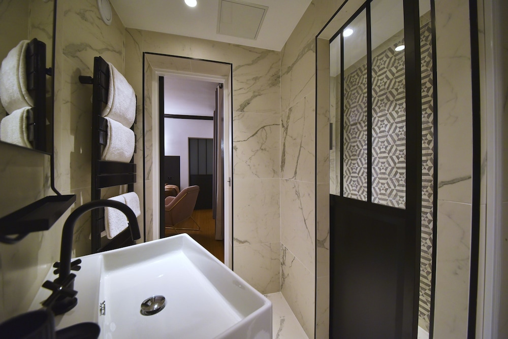 Madrigal Hotel Paris 47/47