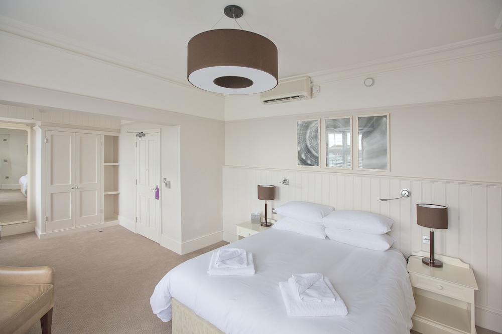 Marine Hotel 15/50