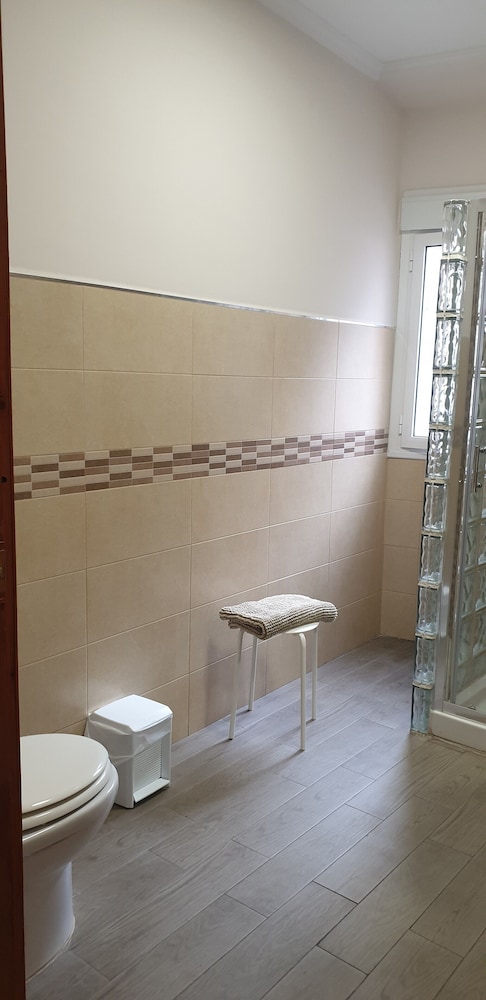 ROOM, TRIPLE, 3 BEDS, SHARED BATHROOM