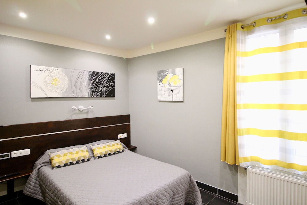 Hotel des Pyrenees 25/50
