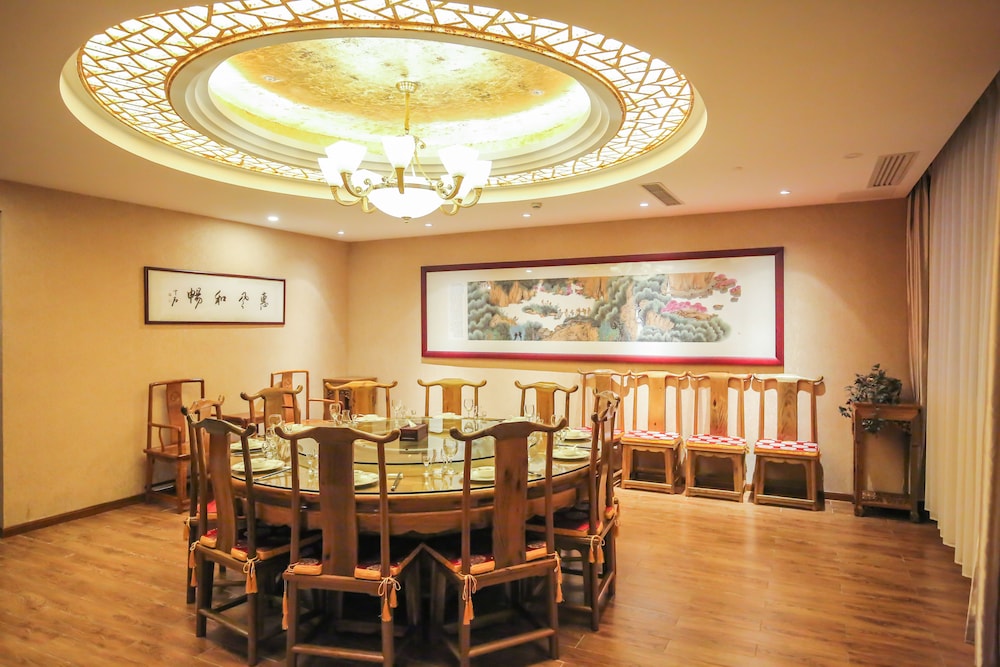 New Knight Royal Hotel Airport and International Resort 45/61