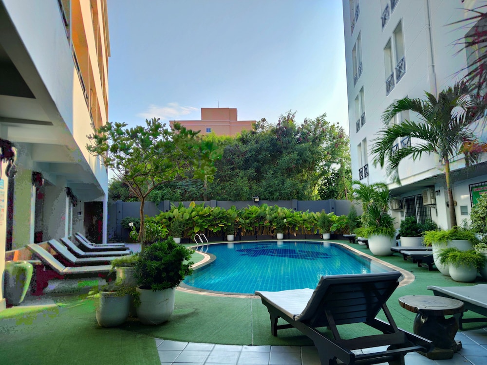 The Chanthong Residence and Hotel Pattaya 16/24