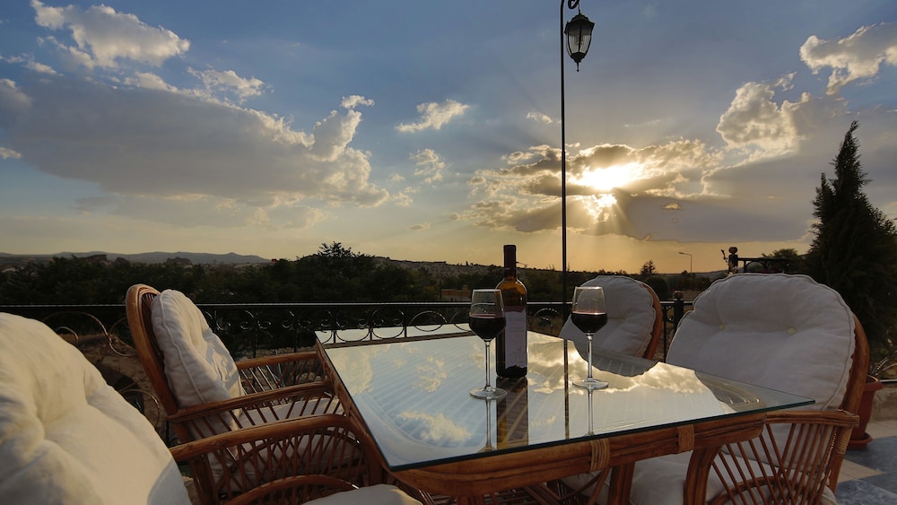 Golden Cave Suites 50/55