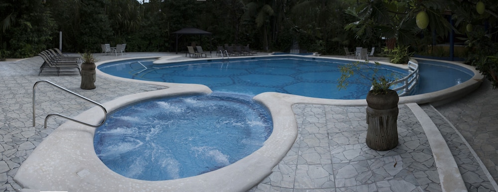 ANINGA LODGE 5/58