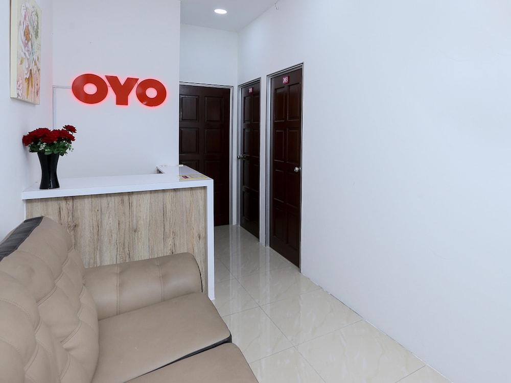 OYO 90090 Roselyn Inn 2 6/27