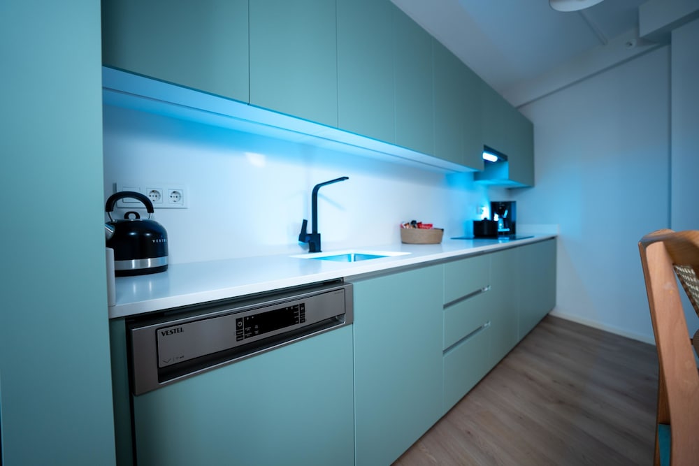 Bird Nest Suites 7/47