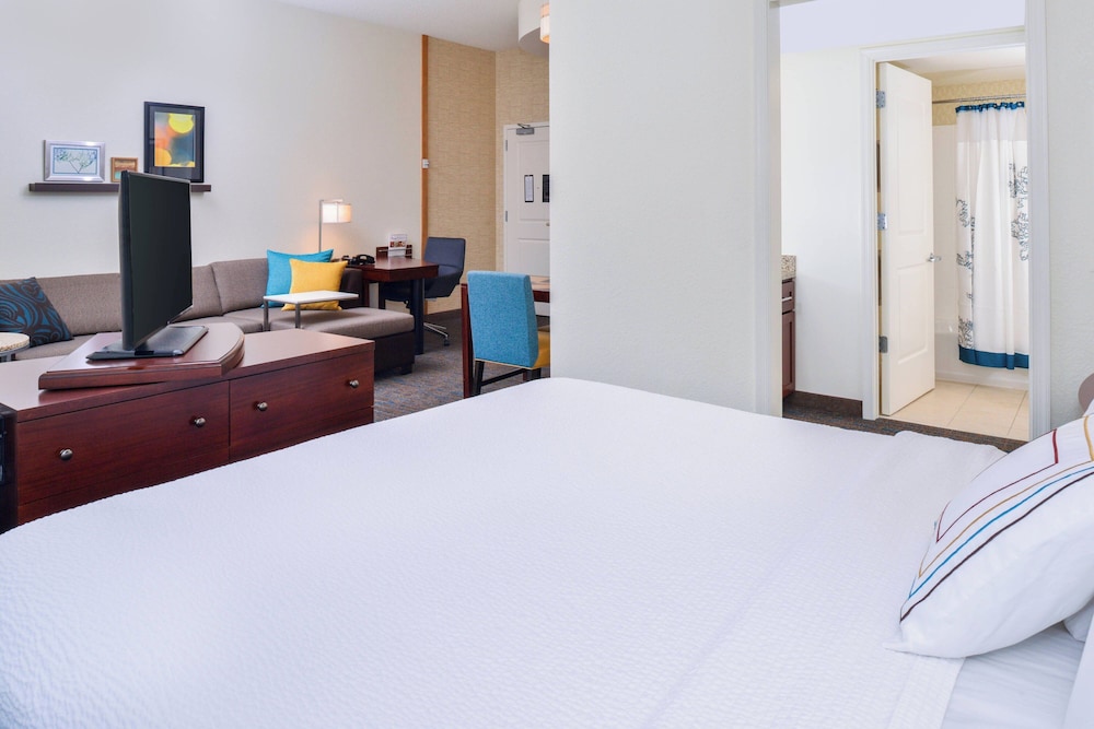 Studio, King Bed, Sofa, Accessible