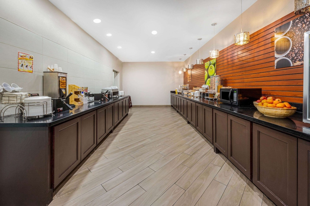La Quinta Inn & Suites by Wyndham Houston Humble Atascocita 29/37