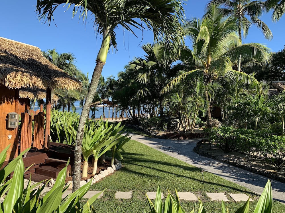 MAGIC REEF BUNGALOWS 13/66