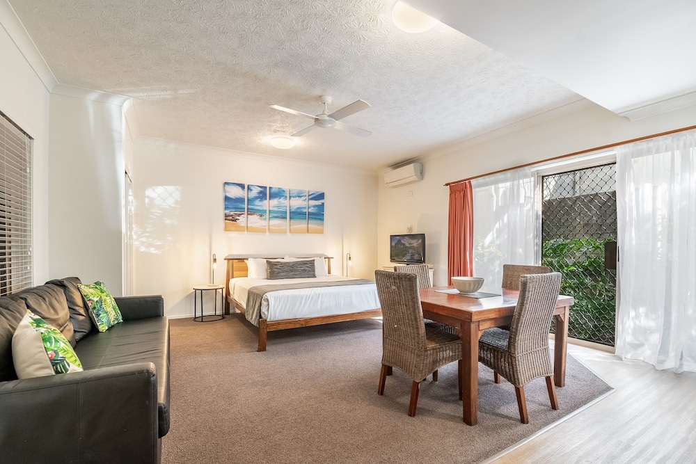 Byron Central Apartments 57/67