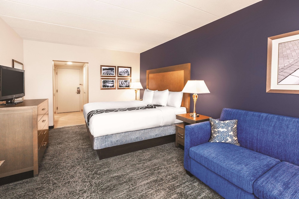 La Quinta Inn & Suites by Wyndham Philadelphia Airport 14/49