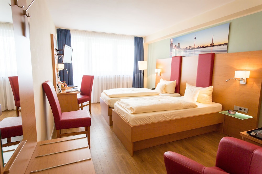 Hotel National Dusseldorf 8/36