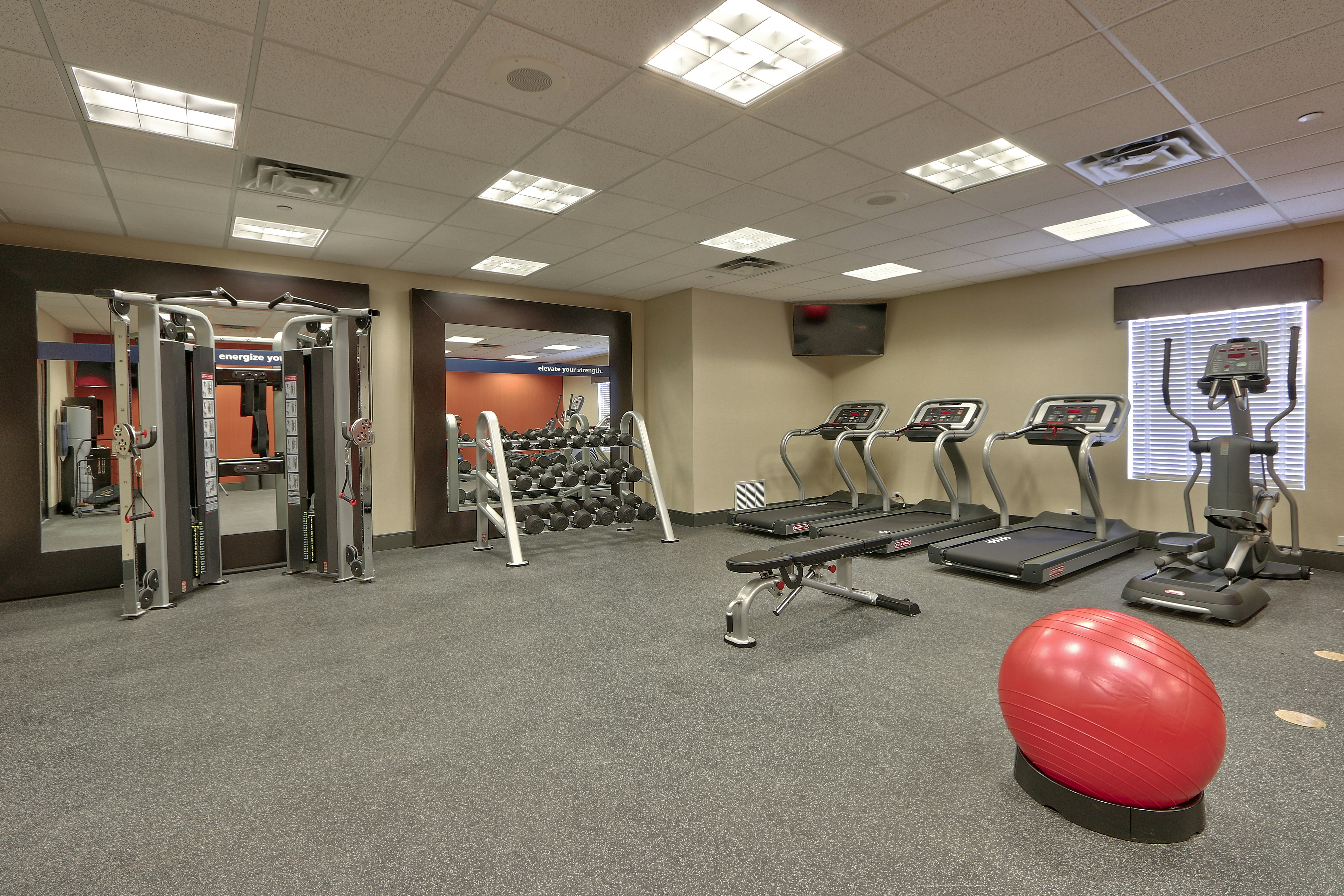 Hampton Inn Suites Albuquerque Airport 33/54