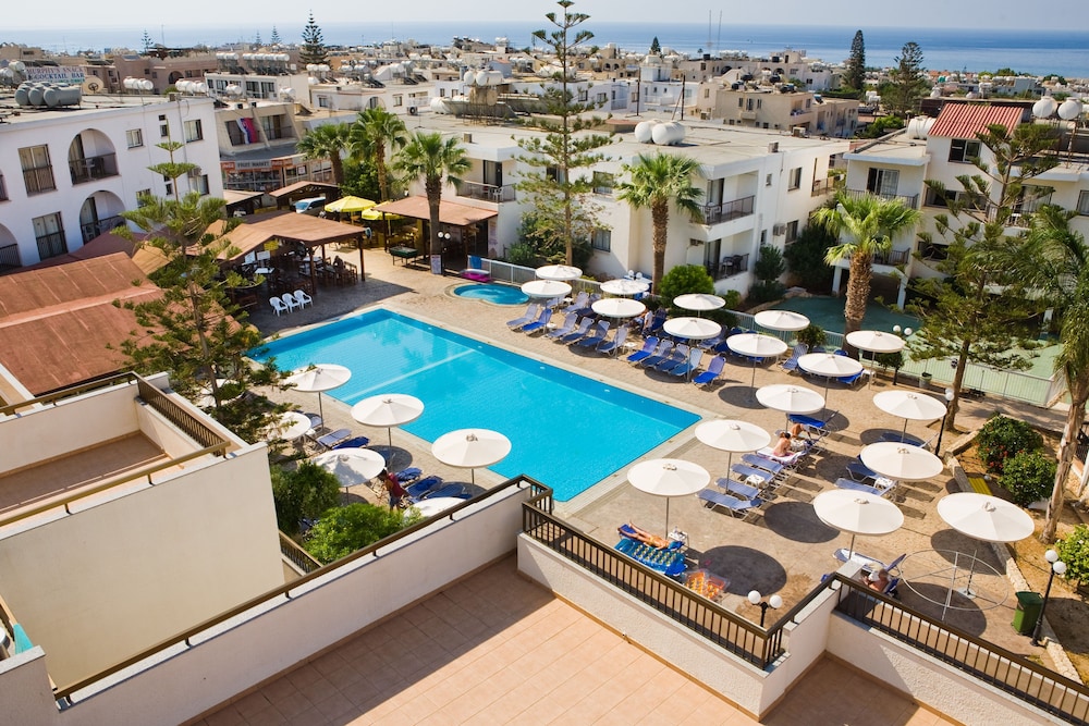 Christabelle Hotel Apartments 33/38