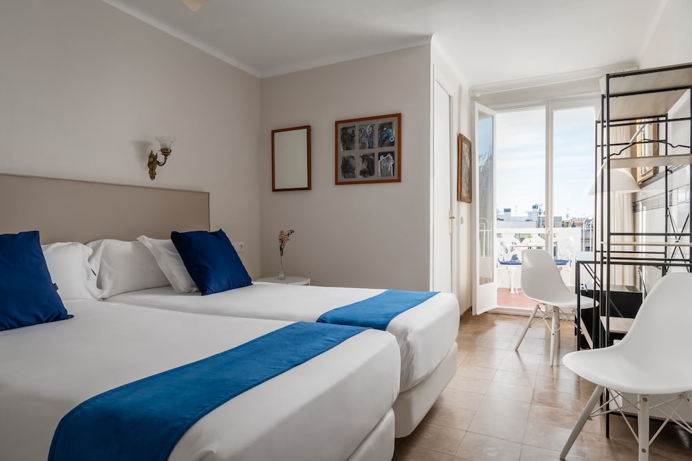 ROOM, DOUBLE OR TWIN BED, TERRACE