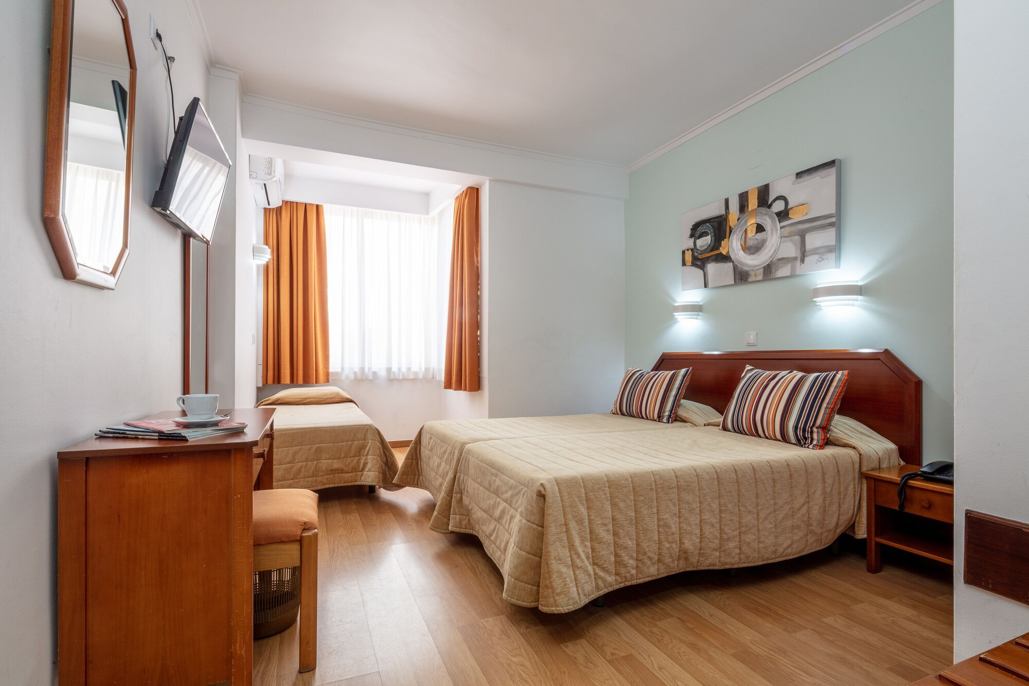 ROOM, TRIPLE