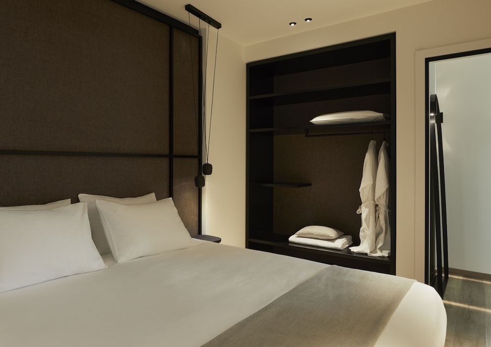 Woo Suites 22/62