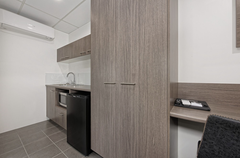 Chalet Motor Inn 24/41