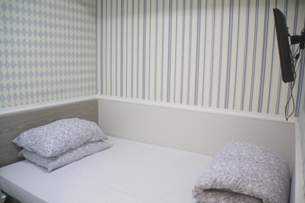 K & B Hostel 32/64