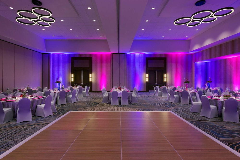 Embassy Suites by Hilton San Antonio Landmark 54/57