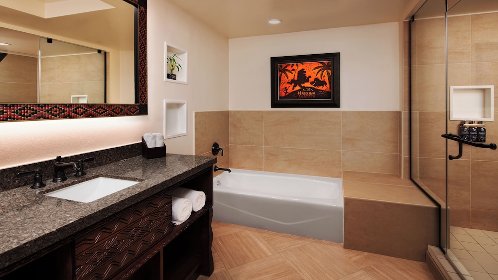 1 Bedroom, Suite, 2 Queen Beds, with View, Sofa, Club Floor